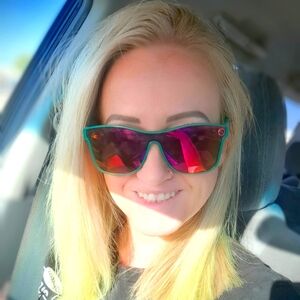 Hi, I'm Liz! Super excited to sell and buy clothes.Bundle for Huge discounts!